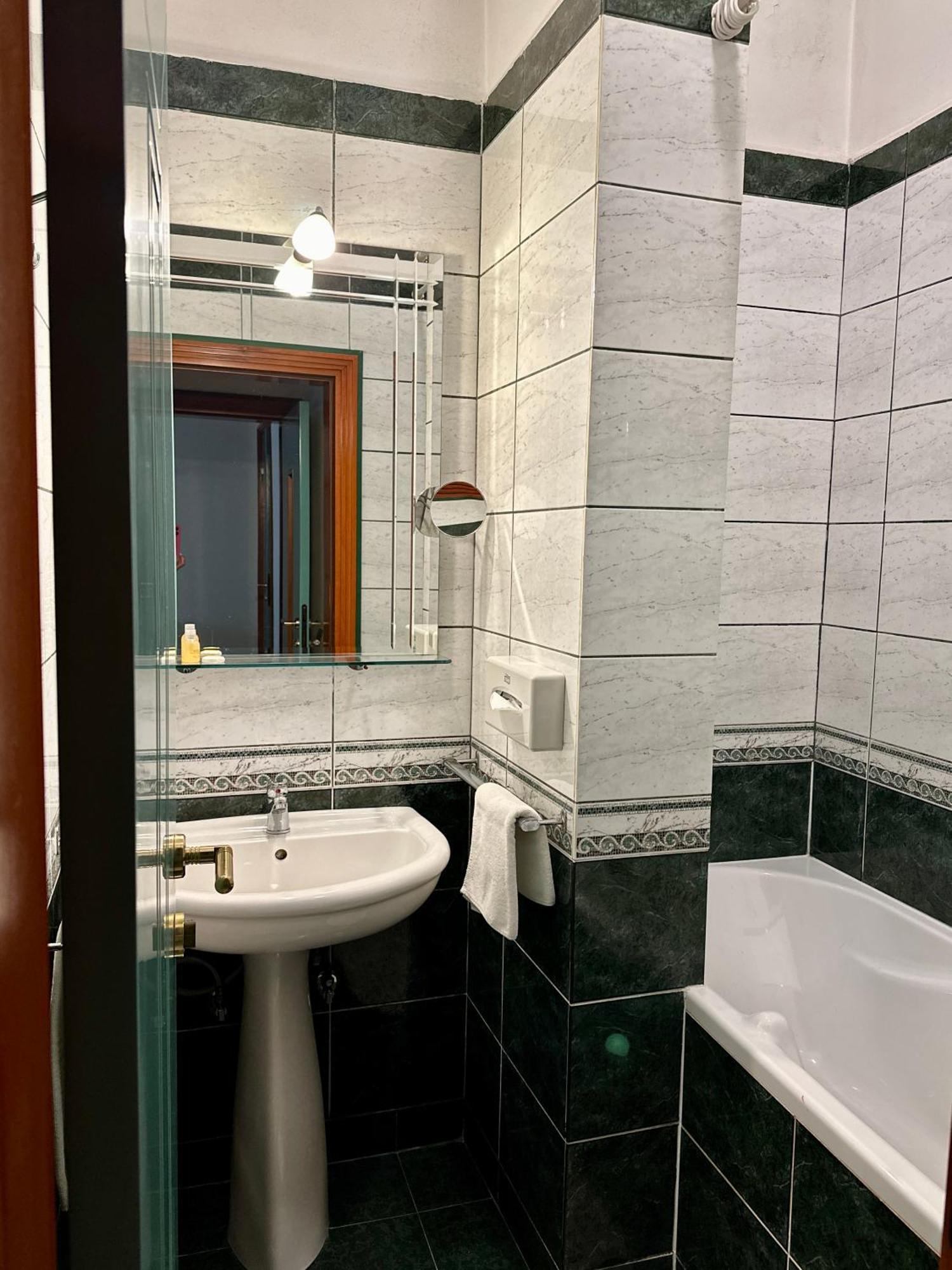Central 25 Podgorica Ngoại thất bức ảnh